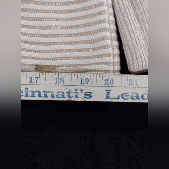 Sweater - Picture 11 of 12